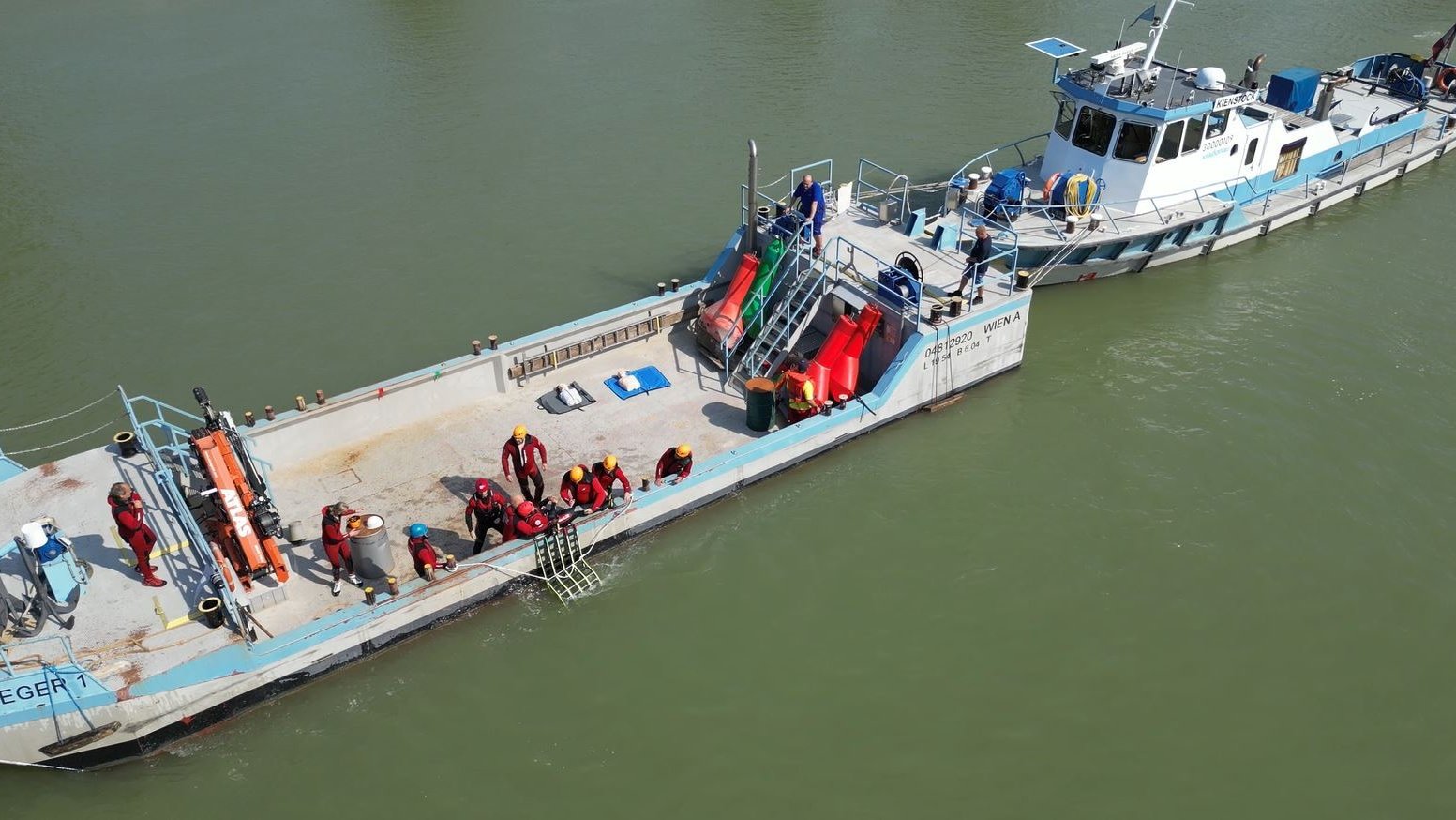 Rettungsübung mit Schiff